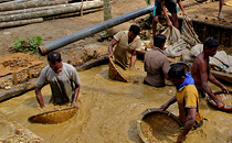 ratnapura attractions gem mining labours
